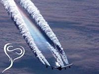 Jet uçaklarının gökyüzündeki gizemli izleri